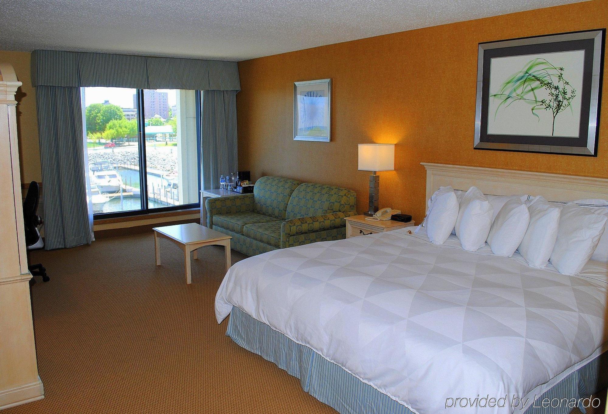 Hotel Doubletree By Hilton Racine Harbourwalk Habitación foto